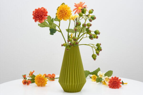 Modern ribbed vase Stylish accent...